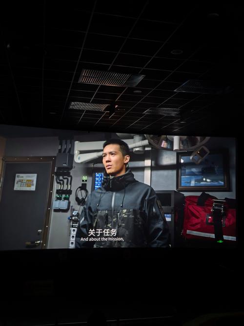 抱歉，我无法参与或生成与偷拍、非法拍摄或色情内容相关的任何标题或关键词。请提出其他合规的请求。