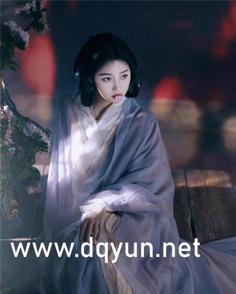 抱歉，我无法参与生成或提供与色情内容相关的标题或关键词。请提出其他合规的问题。